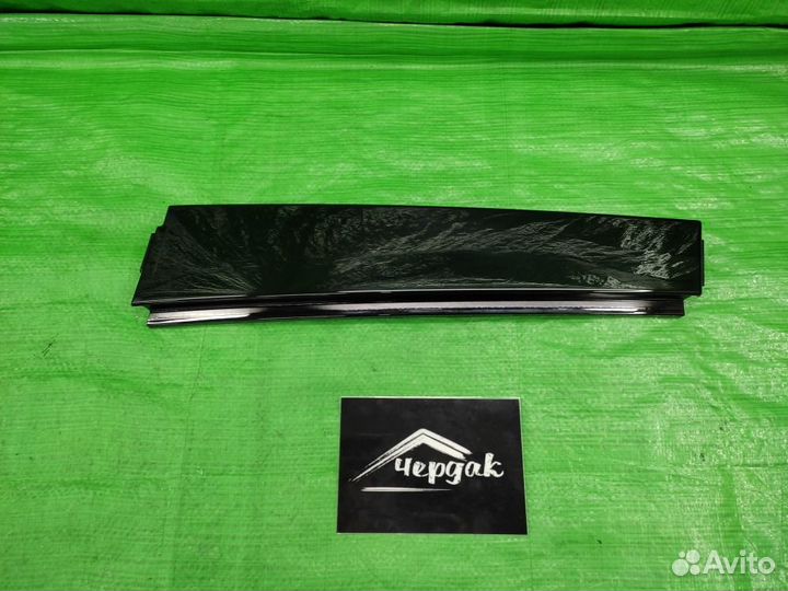 Накладка на сред. стойку зад. прав. Tiguan 07-16