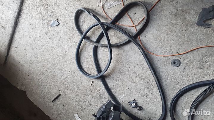 Уплотнитель двери Мерседес Вито 639