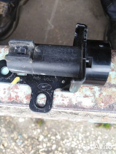 Кнопка сигнализ капота с Hyundai IX35