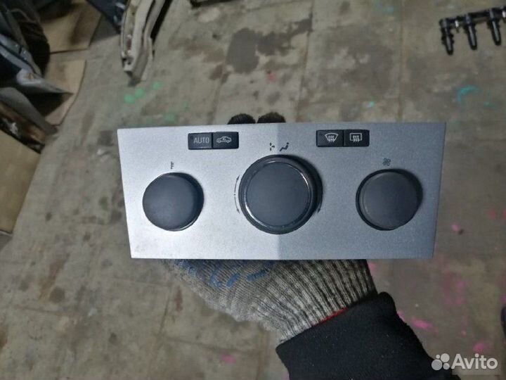 Блок управления климат-контролем Opel Astra H