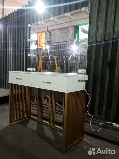 Зеркало,Гримёрный стол с зеркалом