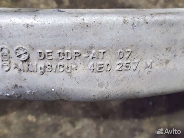 Кулак поворотный левый передний Ауди а8 д3