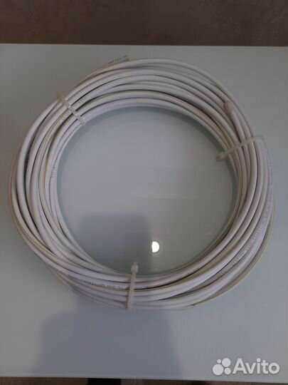 Провод с вилкой и кабель