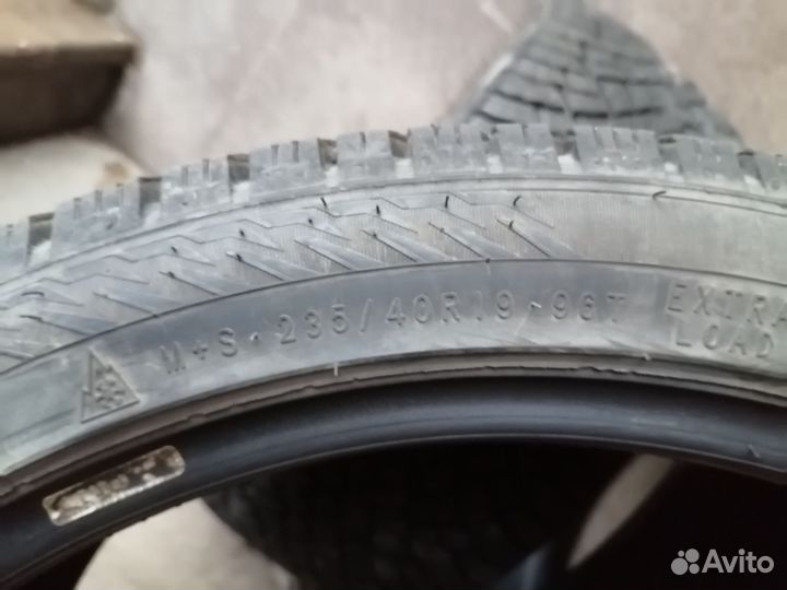 Nokian Tyres Hakkapeliitta CS 235/40 R19