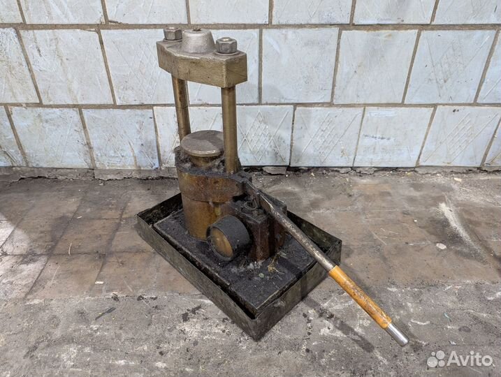 Пресс гидравлический настольный лабораторный СССР