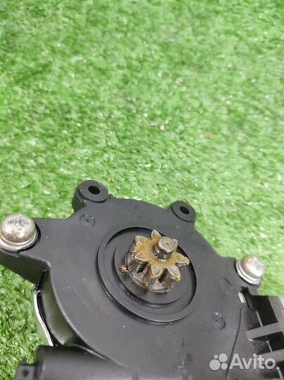 Мотор стеклоподъёмника задний правый Subaru Tribe