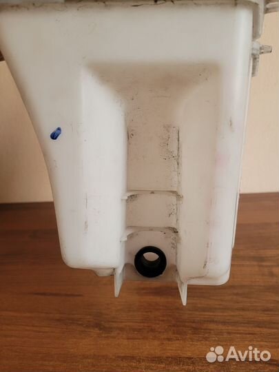 Бачок омывателя Ниссан Тиида