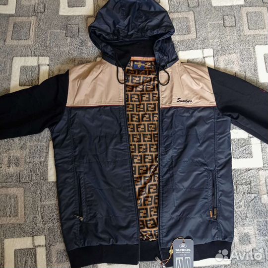 Мужской спортивный костюм