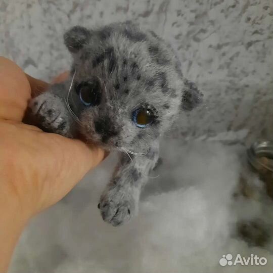 Снежный барс ручной работы