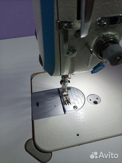 Прямострочная швейная машина jack F4