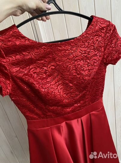 Нарядное женское платье