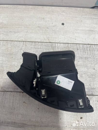 Дефлектор воздушный правый (салон) Kia Ceed 1