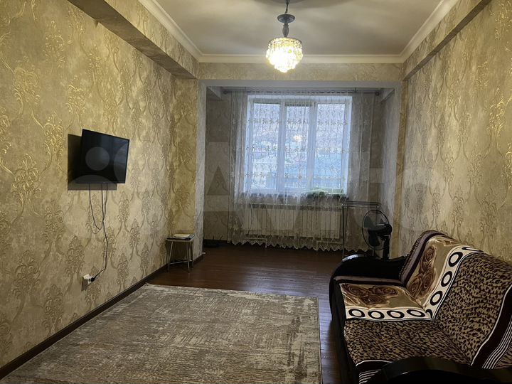 2-к. квартира, 70 м², 6/6 эт.