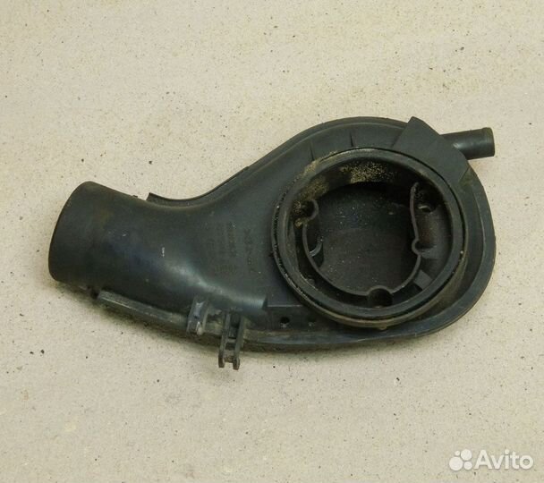 Воздуховод на моновпрыск VW Golf 3