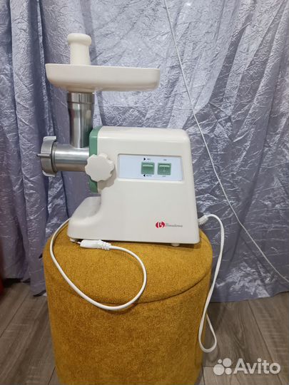 Мясорубка электрическая новая Binatone