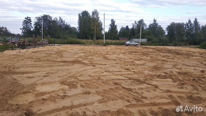 Гусеничный экскаватор