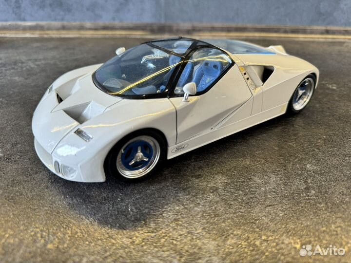 1:18 ford scale maisto