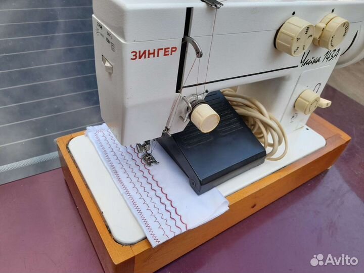 Швейная машинка Чайка 143.А