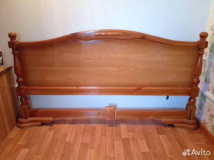 Изголовье кровати