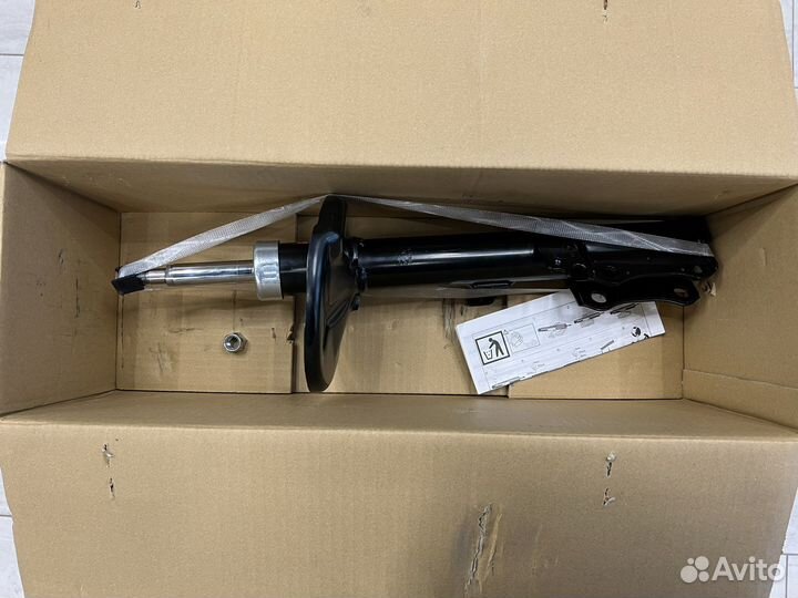 Амортизатор задний правый Kayaba (артикул 334428)