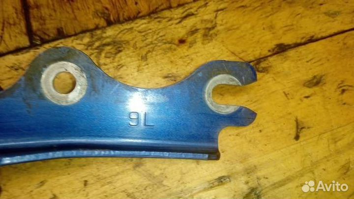 Петля капота левая Mazda 6 GG L813 2005