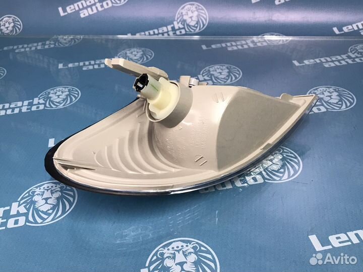 Указатель поворота левый Nissan Almera N16