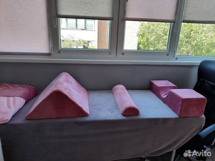 Все для оформления бровей и гримерное зеркало