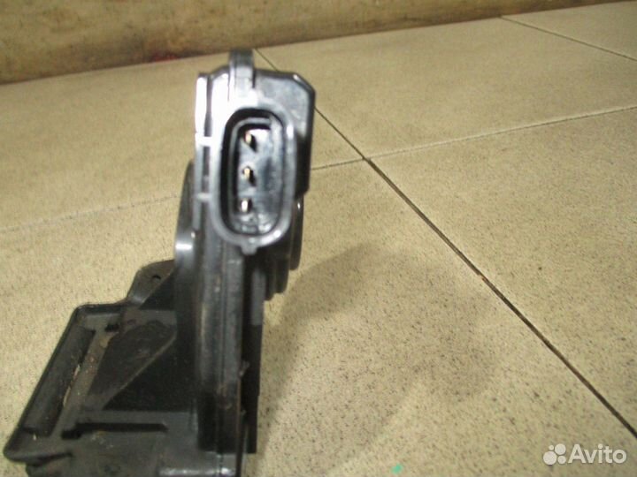 Замок багажника Toyota Auris (E150)