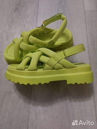 Сандалии для девочки