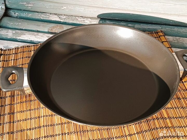 Сковорода с антипригарным покрытием