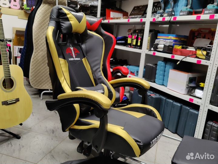 Компьютерное игровое геймерское кресло золотое
