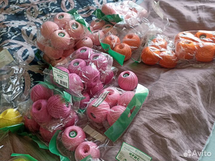Нитки для вязания Ирис много