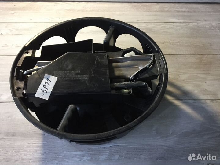 Ящик для инструмента с домкратом Mercedes Benz