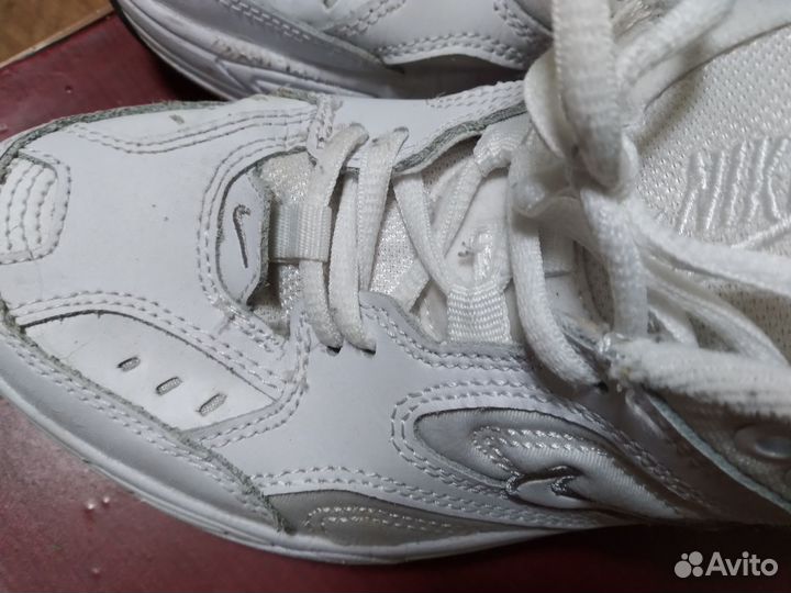 Кроссовки женские