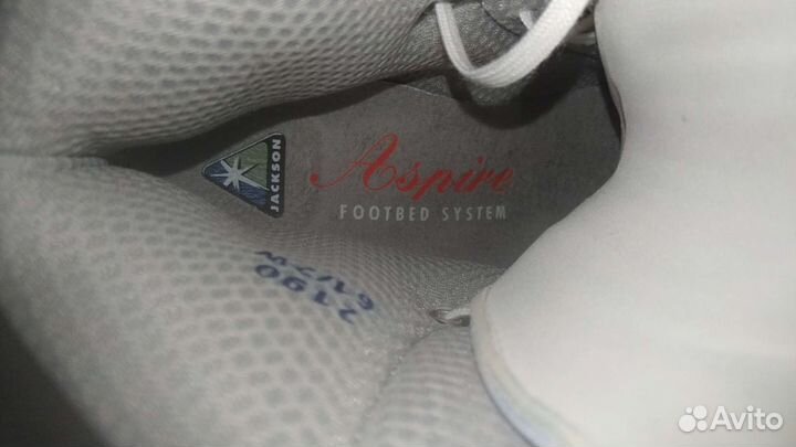 Профессиональные фигурные коньки