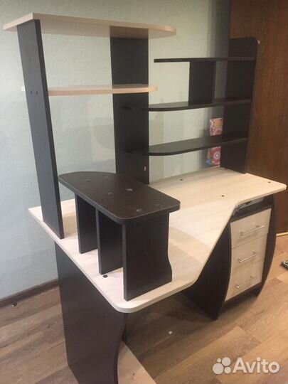 Компьютерный стол