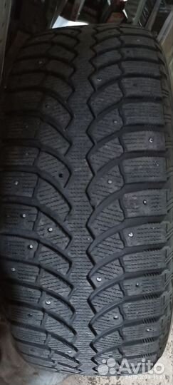 Bridgestone Blizzak Spike-01 235/55 R18