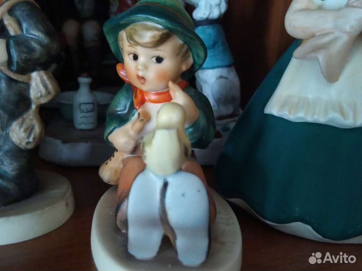 Фарфоровая статуэтка hummel goebel