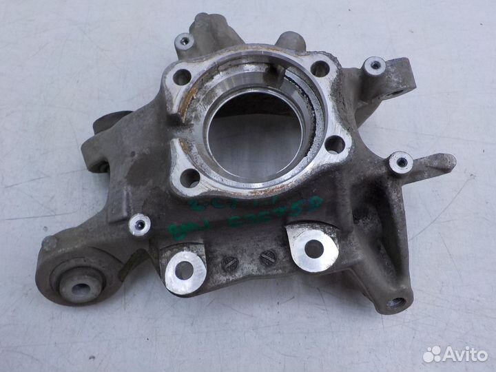 Б/У Б/У Кулак задний правый 33306866336 BMW