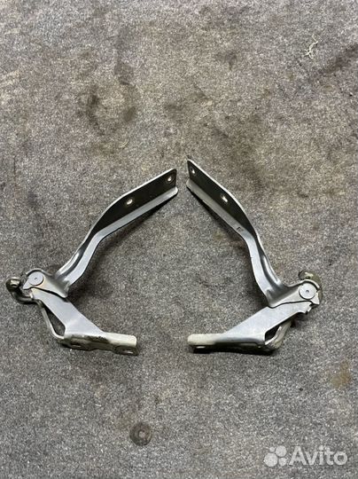 Петля капота Nissan Primera P12