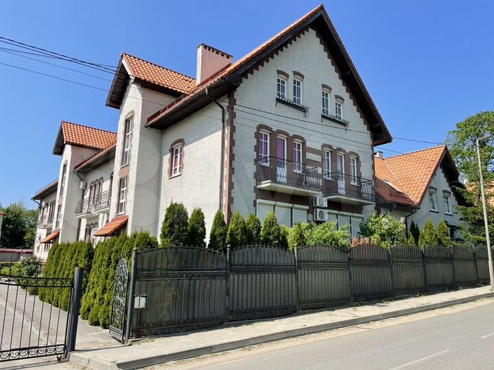 2-к. квартира, 52 м², 1/3 эт.