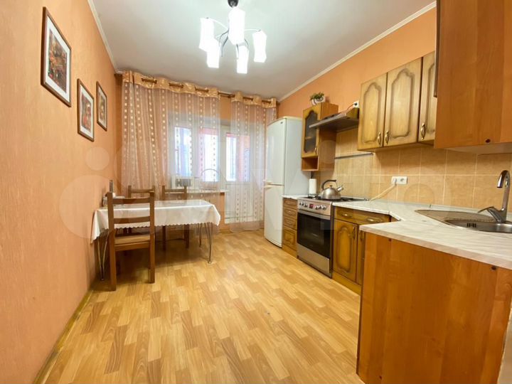 3-к. квартира, 90 м², 1/6 эт.