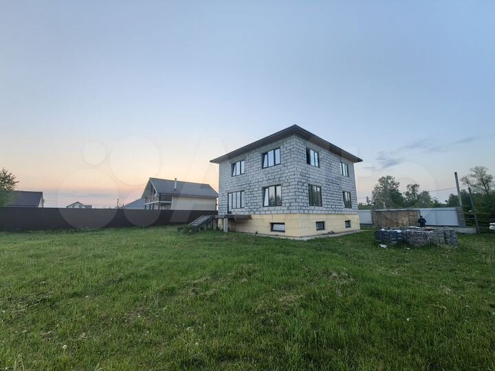 Дом 310,4 м² на участке 12,5 сот.