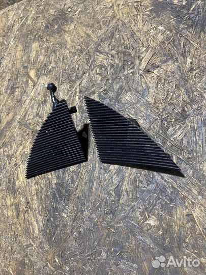 Крышка динамика в торпеде mercedes benz w202