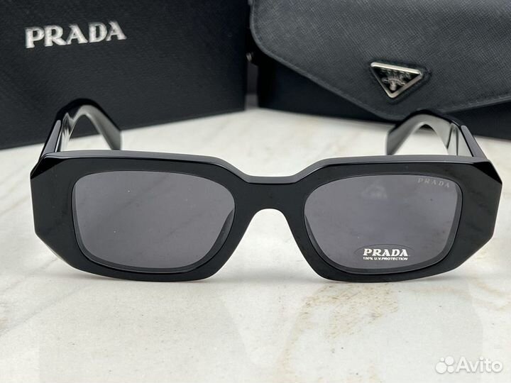 Солнцезащитные очки Prada