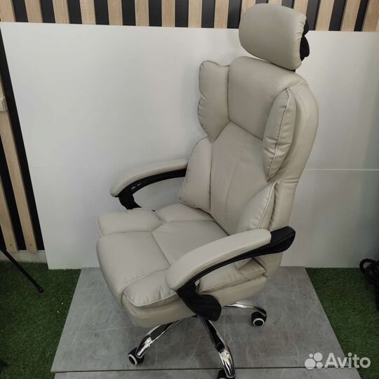 Компьютерное кресло бежевое новое