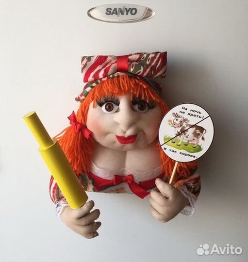 Кукла-магнит на холодильник