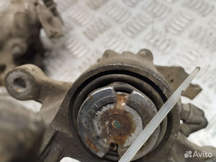 Суппорт задний правый Volkswagen Touran 2010-2015