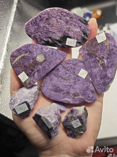 Чароит необработанные кусочки и пластины