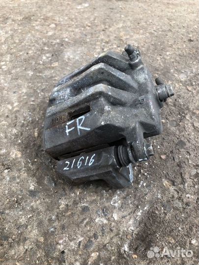 Суппорт тормозной передний правый Honda Accord 8